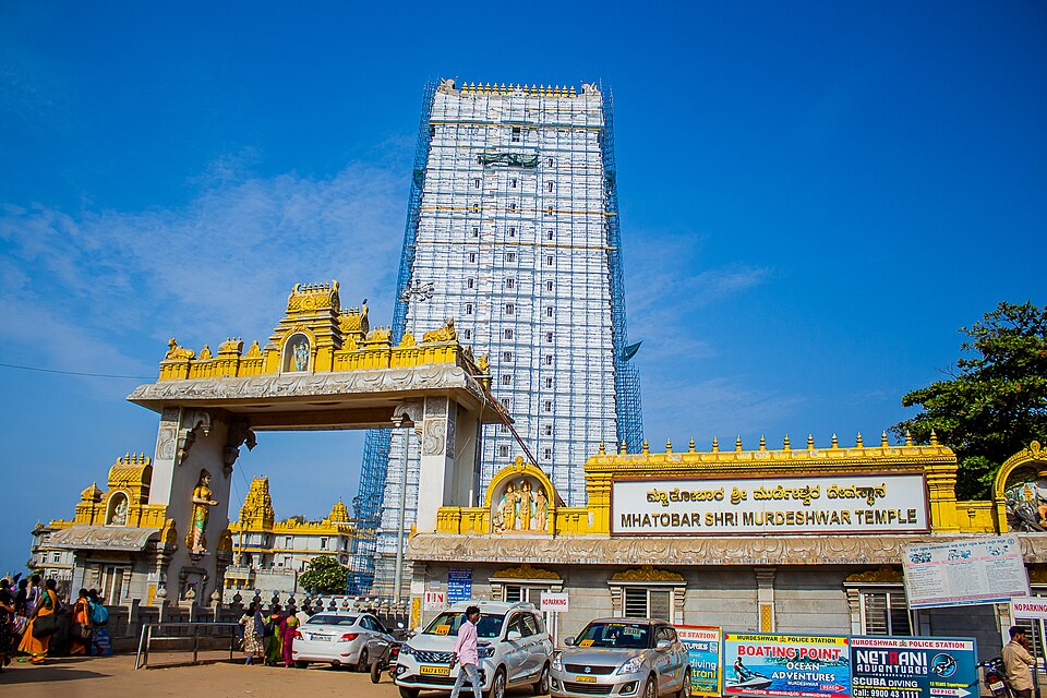 Murudeshwar Shiva statue beside the Arabian Sea